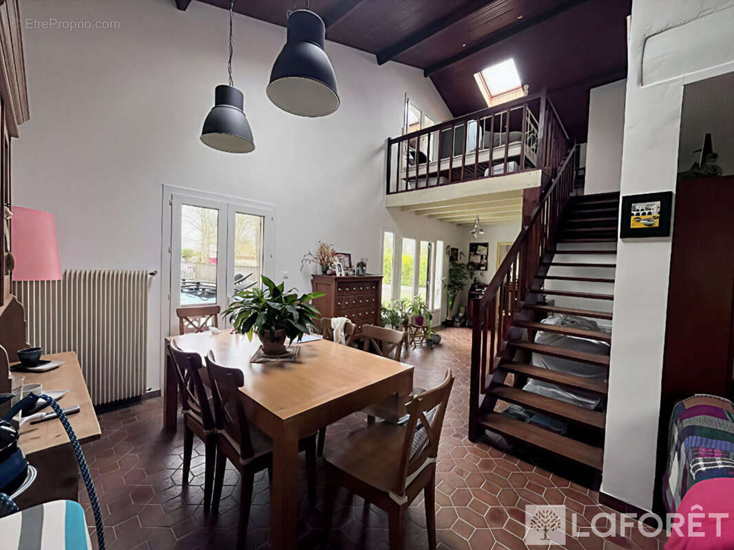 Maison à SAINT-JEAN-D'ILLAC