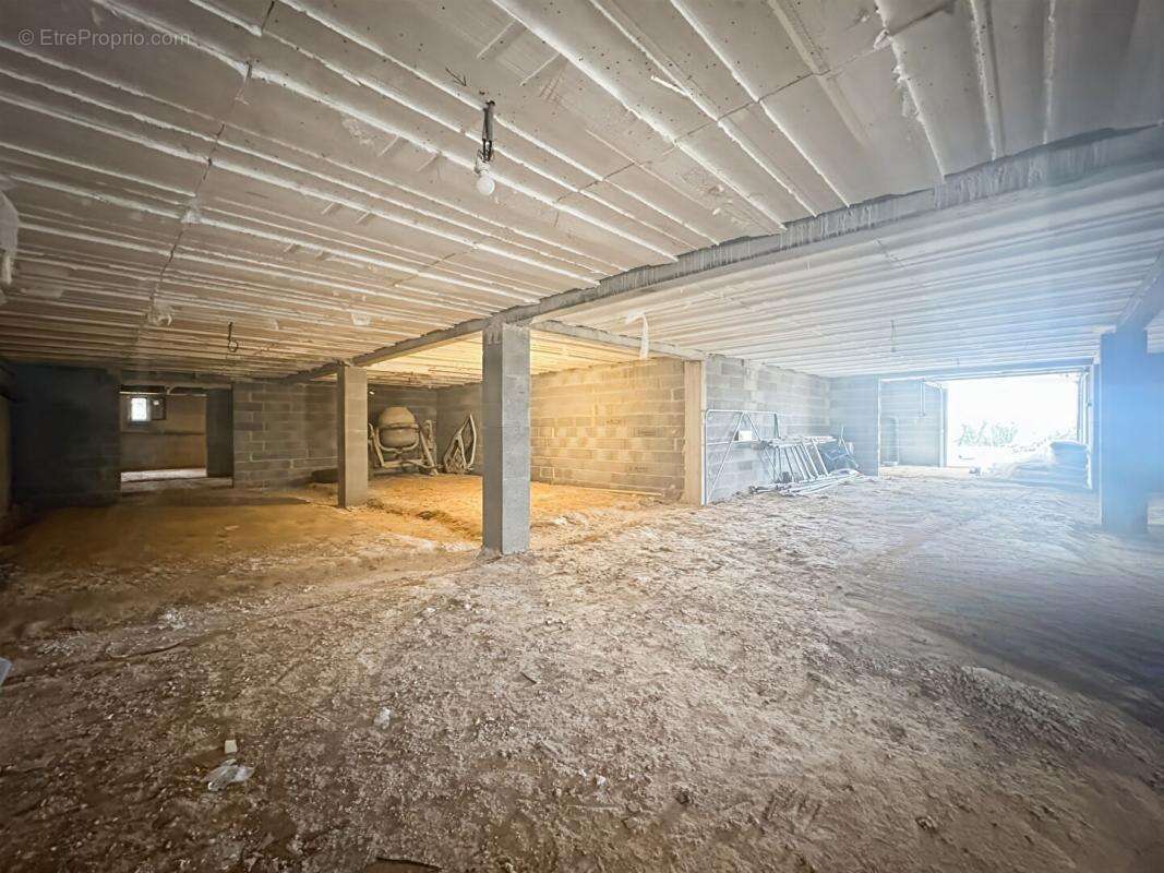 Villa 4 chambres, climatisation, piscine, sous-sol - photo 18