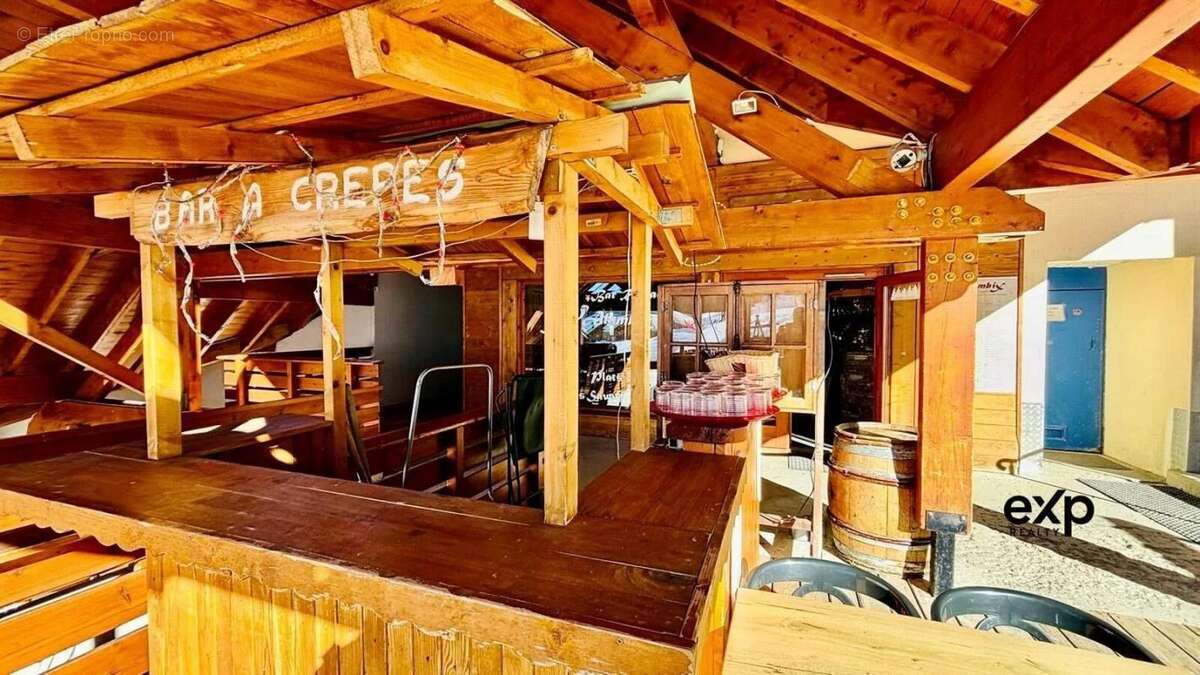 Commerce à SAINT-FRANCOIS-LONGCHAMP