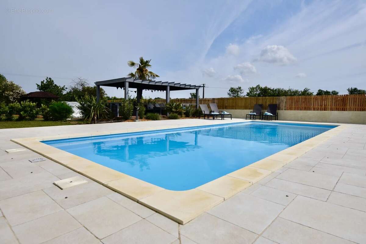 Superbe maison de village de 4/5 chambres avec 2 gîtes et une fabuleuse piscine - photo 2