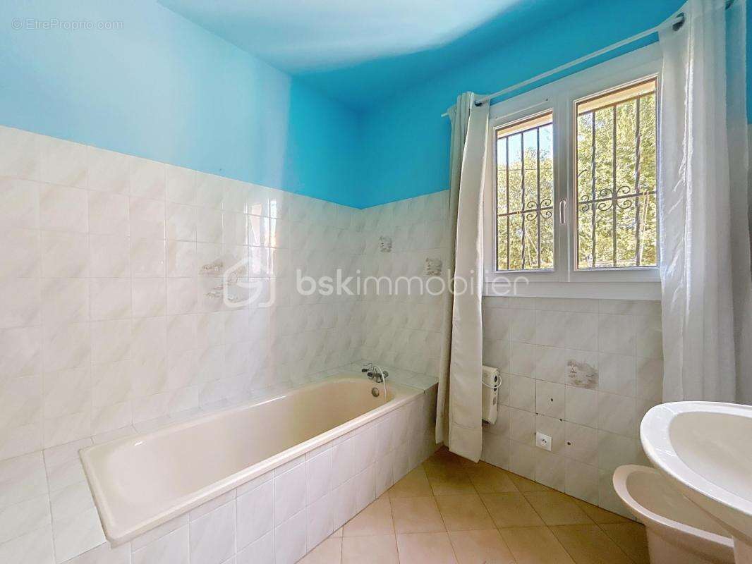 Maison à PEZILLA-LA-RIVIERE