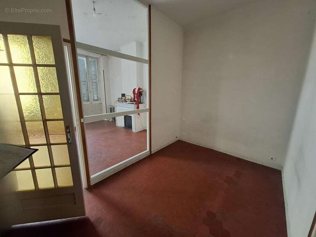 Appartement à MARSEILLE-4E