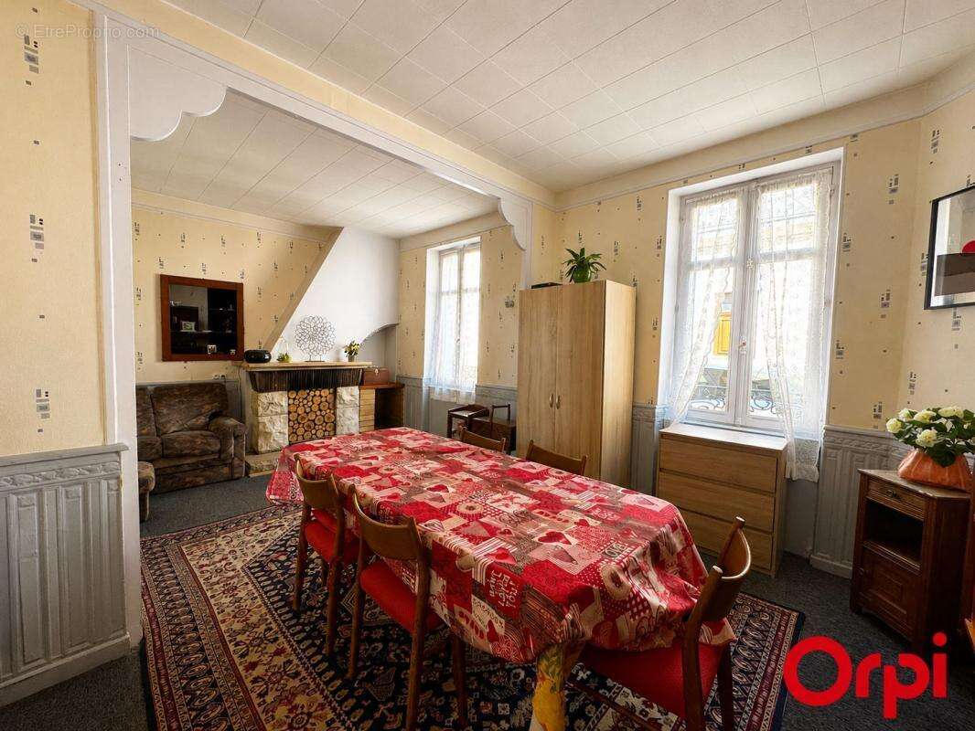 Maison en centre-ville de Saint-Amand-Montrond avec grands volumes de dépendances - photo 3
