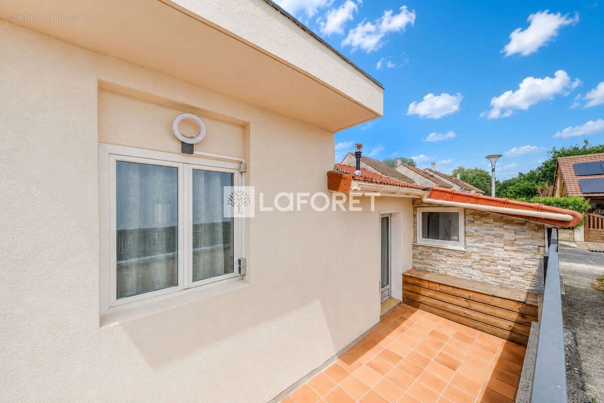 Maison de ville de plain pied  Pontault -Combault 4 pièce(s) 63.49 m2 - photo 11