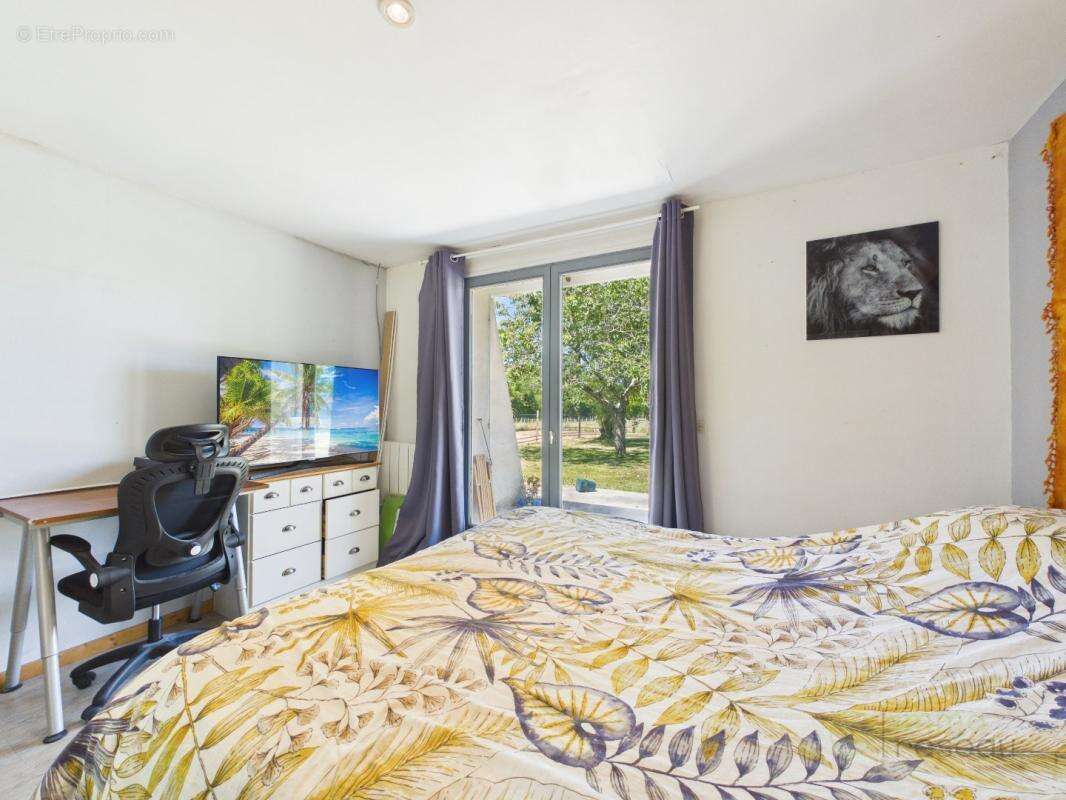 Maison 140 m² à Saint-Martial-De-Mirambeau  - photo 10