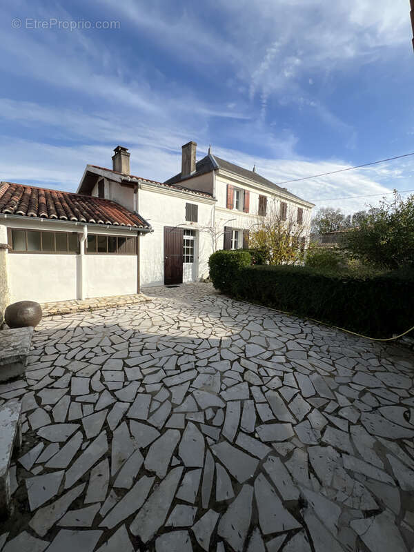 Maison à ASNIERES-LA-GIRAUD