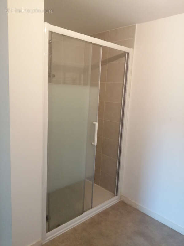 NOUVEAU dans notre agence : Appartement lumineux avec balcon, parking sécurisé et ascenseur à Bruz centre - photo 7