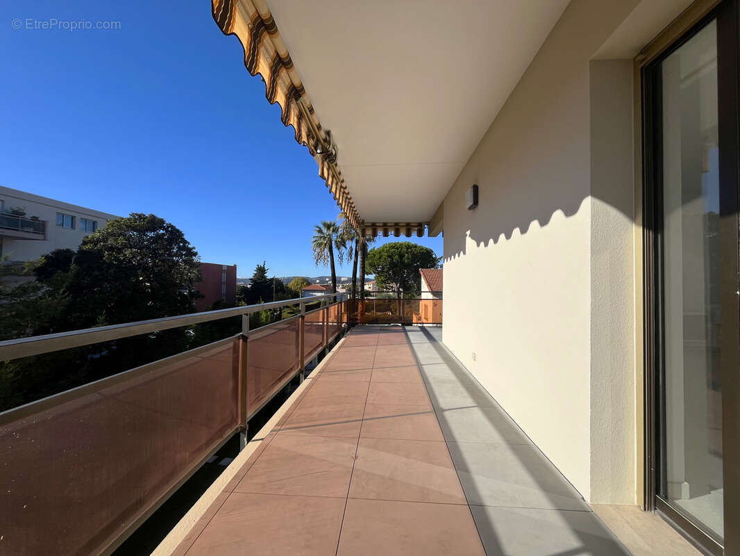 Appartement à SAINT-LAURENT-DU-VAR