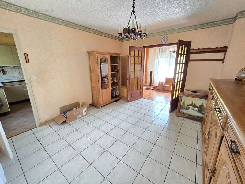HIRSON (02) -  Vente maison semi-individuelle, avec 3 chambres , garage  et jardin  - photo 3