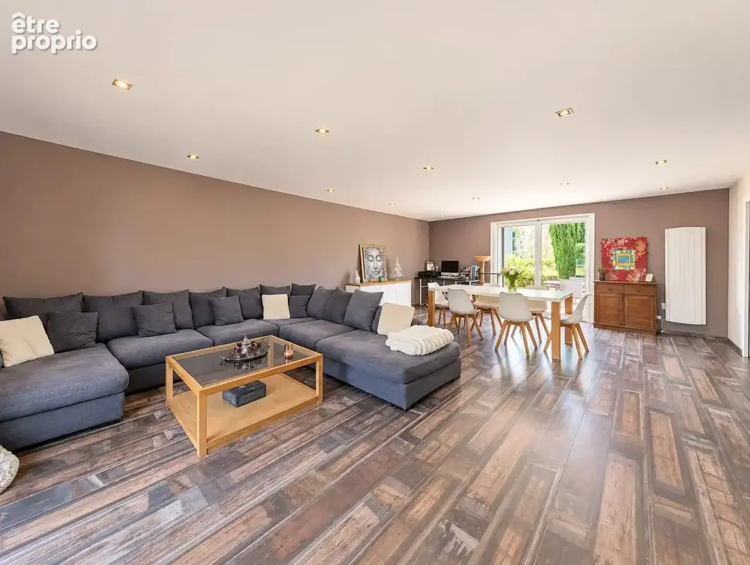 Ref 2153 - Maison familiale – 4 chambres, jardin et double garage - photo 3