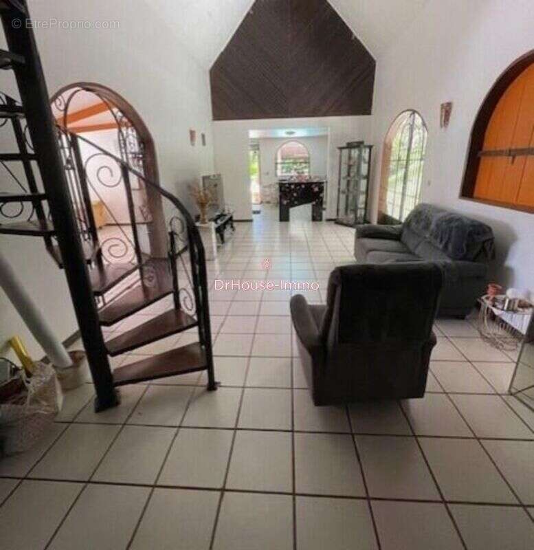 Maison 264 m² à Remire-Montjoly  - photo 7