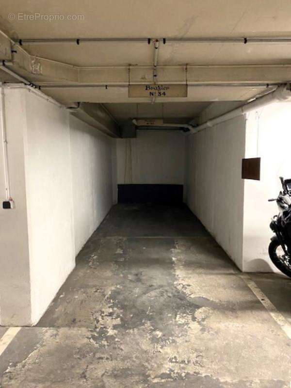 Parking à PARIS-2E