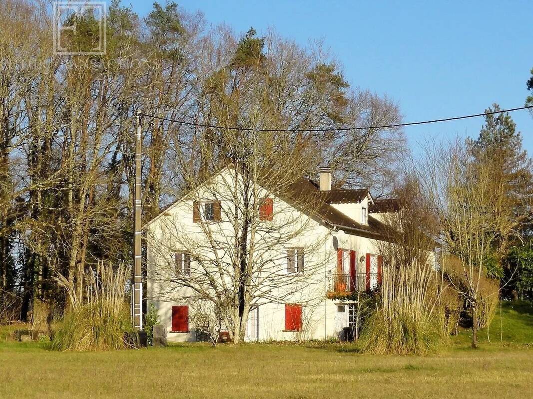 Maison à CHAMPAGNAC-DE-BELAIR