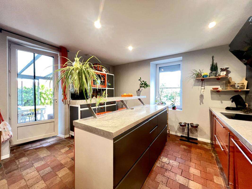 Maison à MONTFAUCON-MONTIGNE