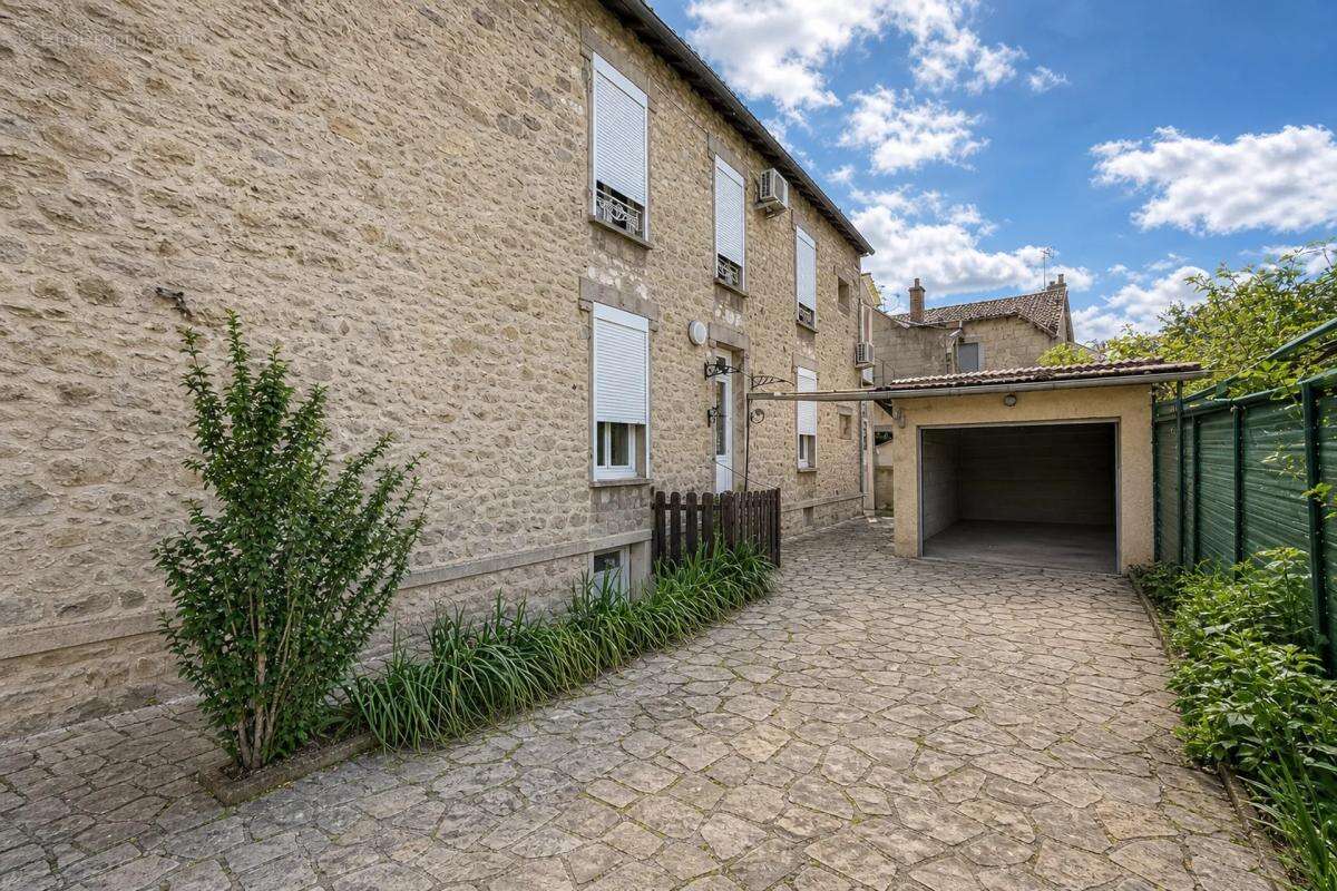 Immeuble de rapport loué Montereau, proche gare - photo 17