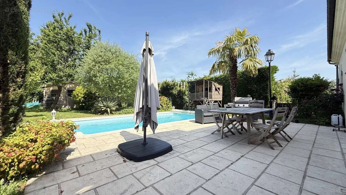 Maison à EZANVILLE