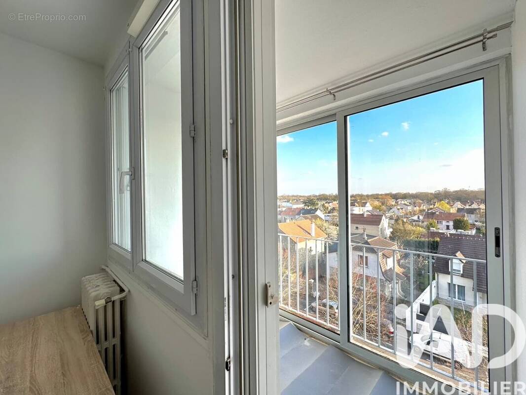 Photo 1 - Appartement à SAINT-CYR-L'ECOLE