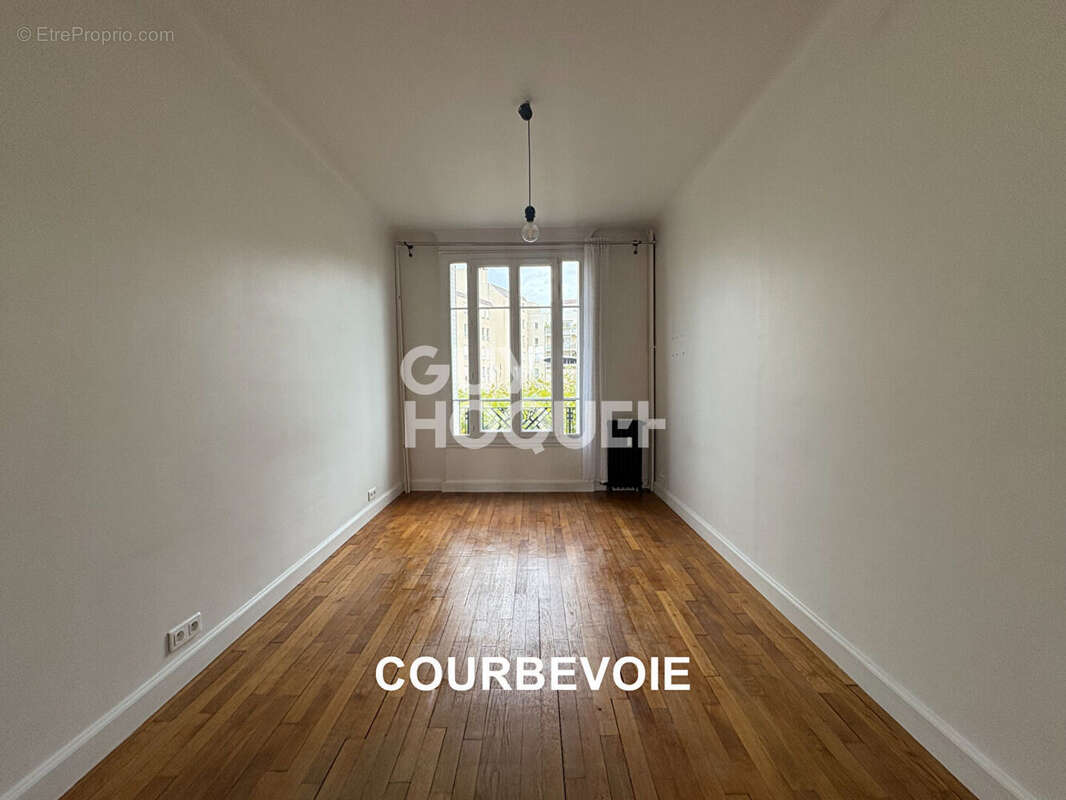 Appartement à COURBEVOIE