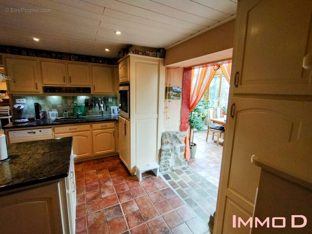 Maison à LA CHAPELLE-DEVANT-BRUYERES