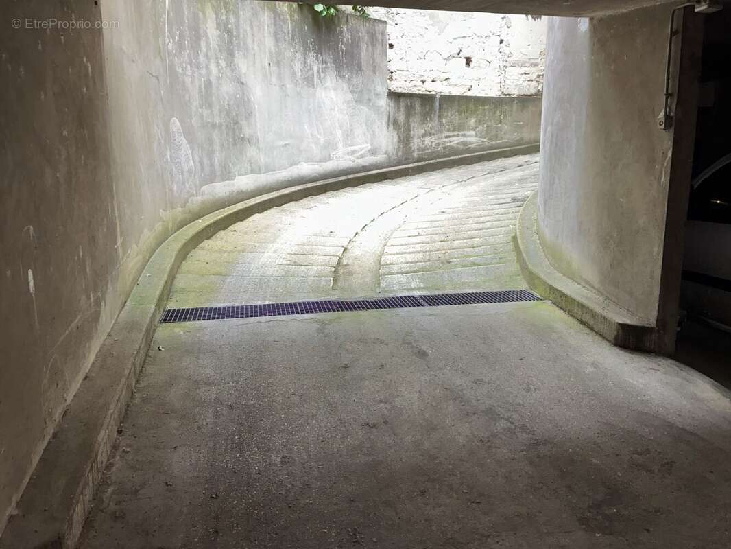 Parking à CLICHY