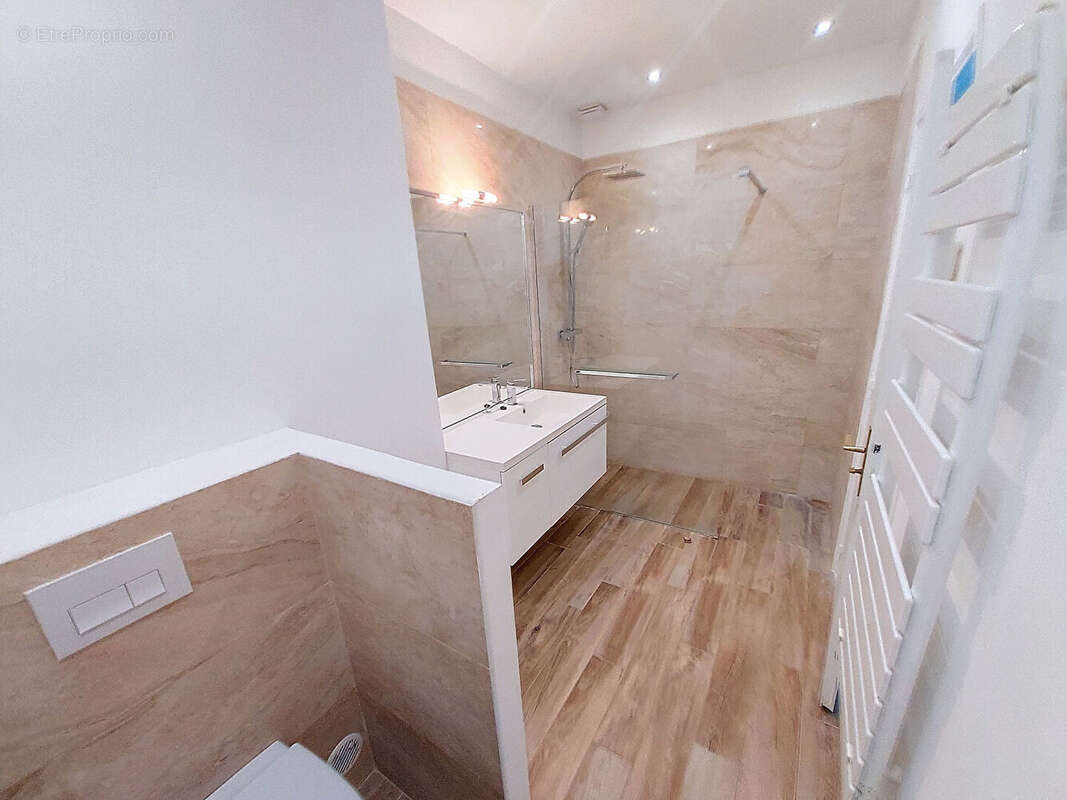 Appartement AVIGNON INTRA-MUROS  T5 -130 m2 -- Avec Ascenseur  / garage / cave - photo 9