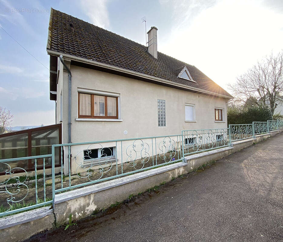 Maison à SAINT-JULIEN-DU-SAULT