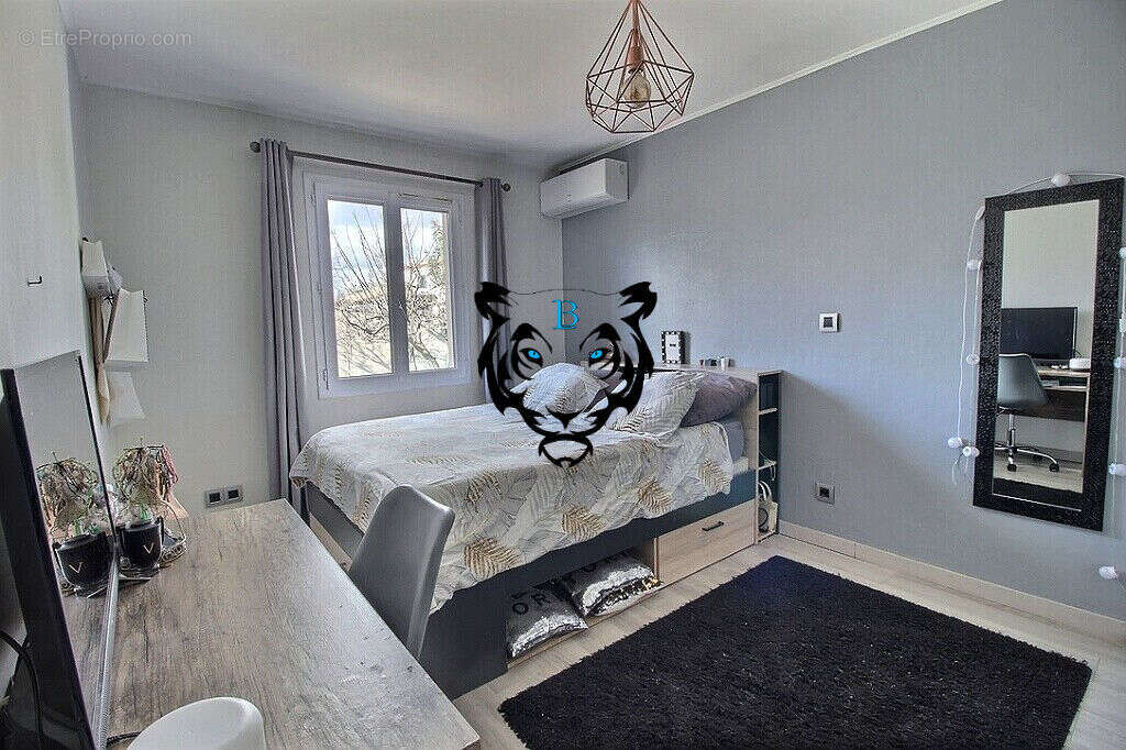 Maison à LE MUY