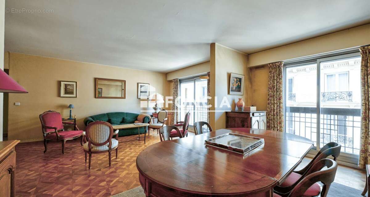 Appartement à PARIS-7E