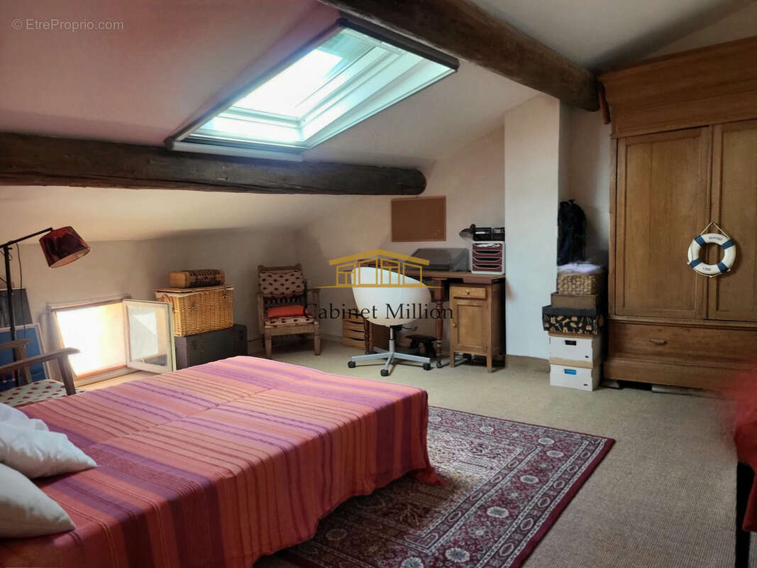 Maison à VIC-LA-GARDIOLE