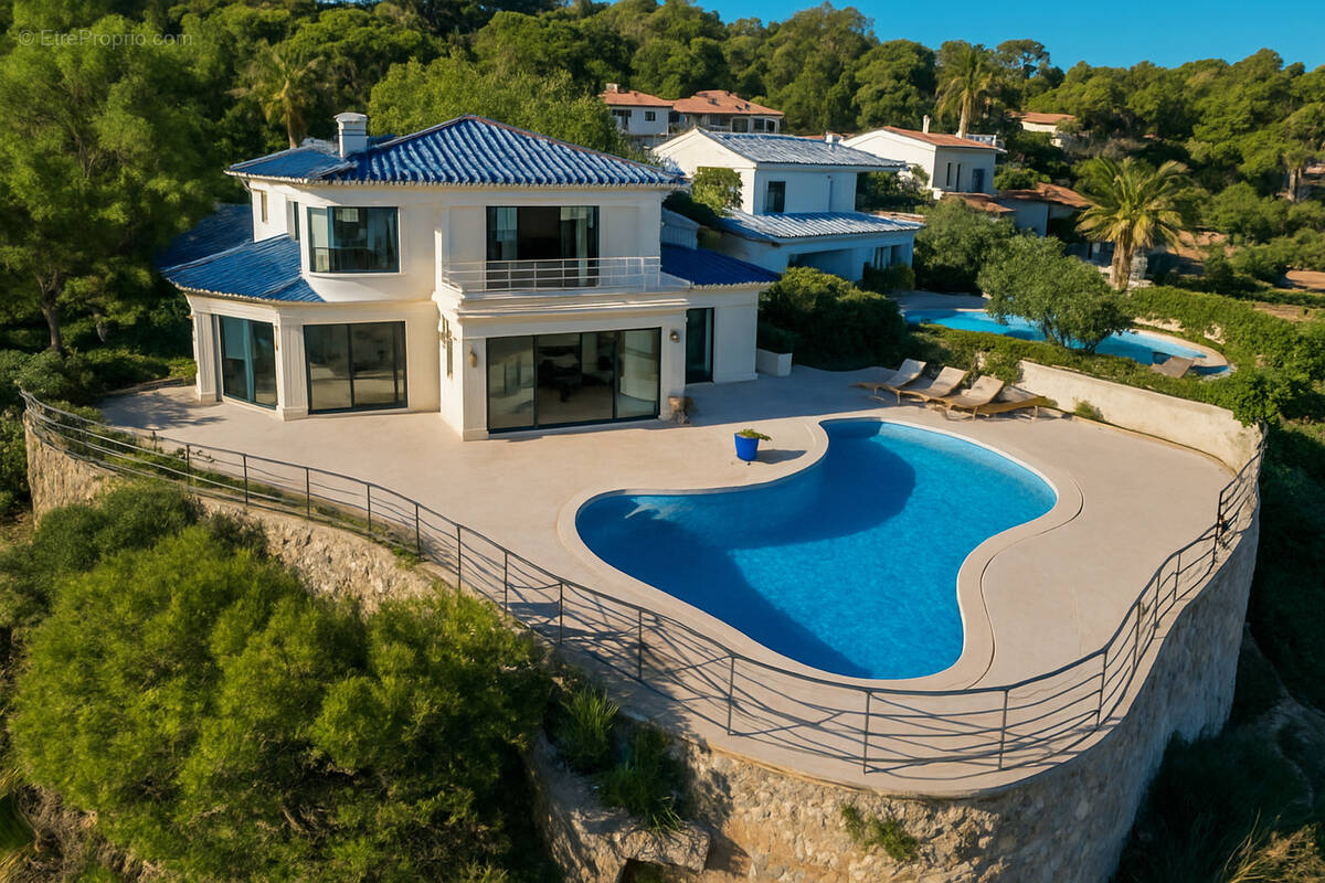 Maison à LES ISSAMBRES