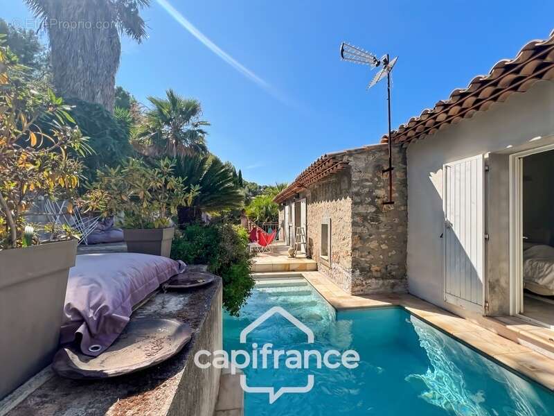 Maison à vendre 6 pièces HYERES (83) - Charme de l'ancien - 4 chambres - 200m2 habitables - Piscine - possibilité 2 appartements - photo 65