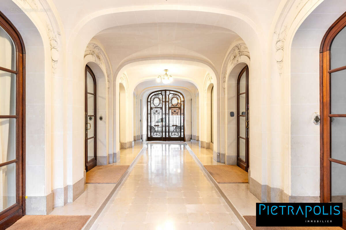 Appartement à PARIS-17E