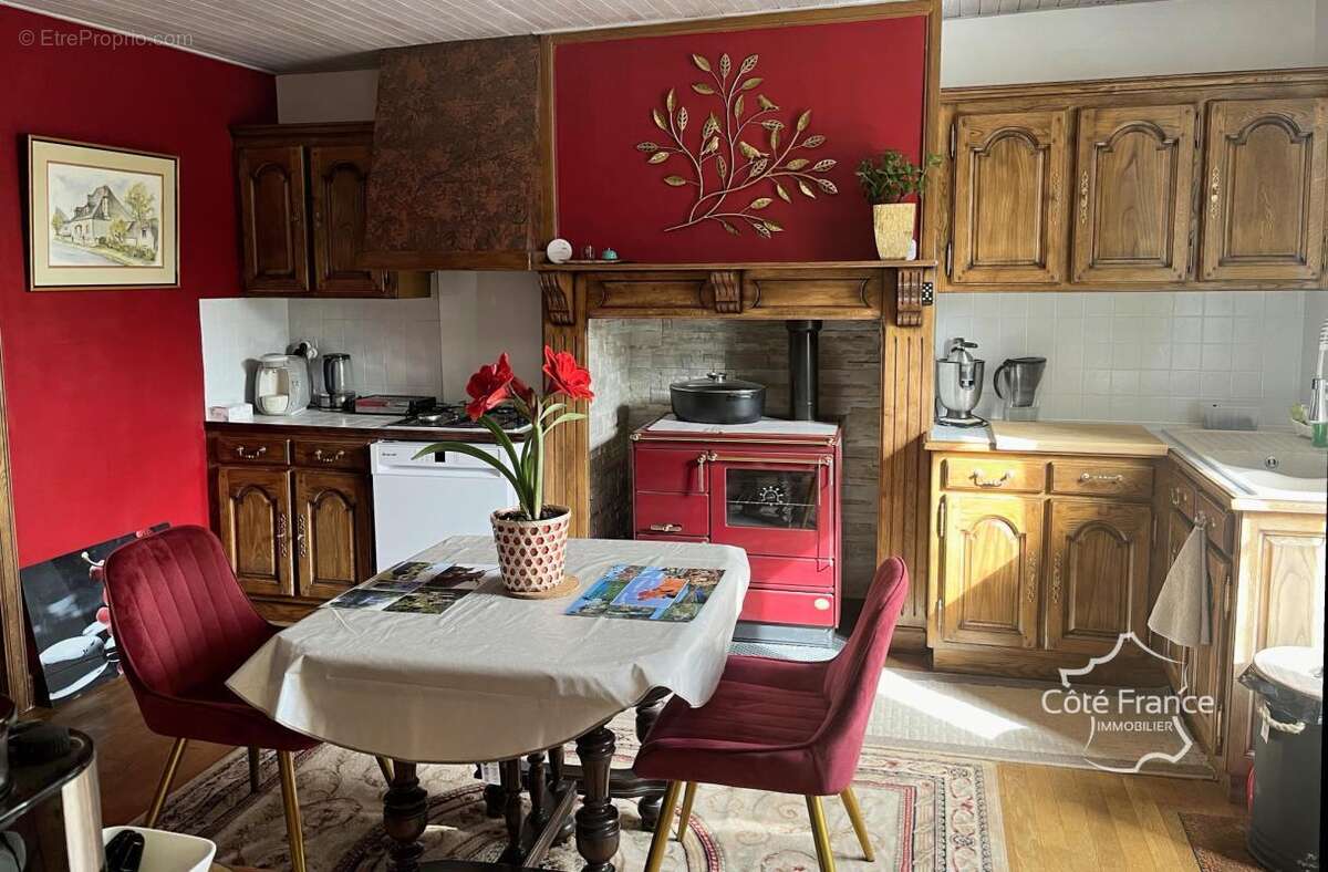 Maison à SAINT-PRIVAT