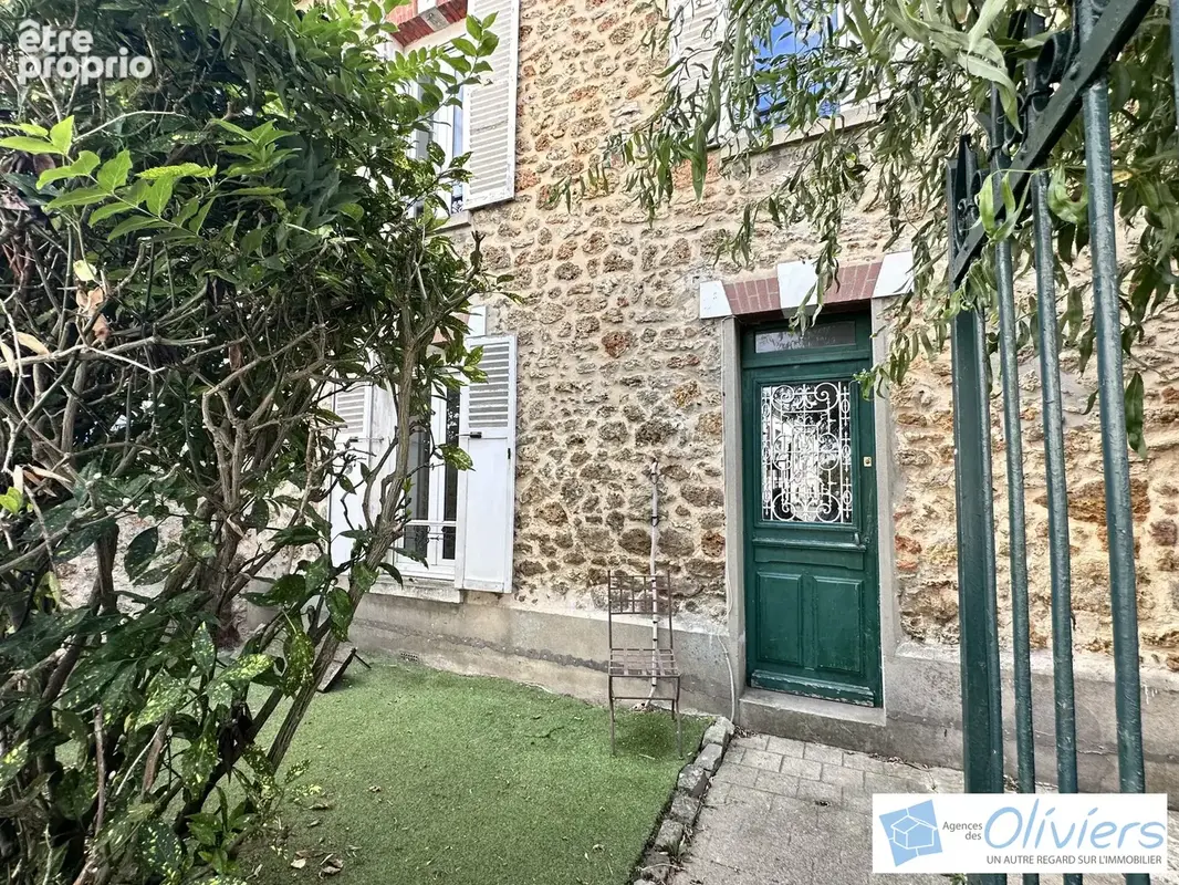 Maison à VOISINS-LE-BRETONNEUX