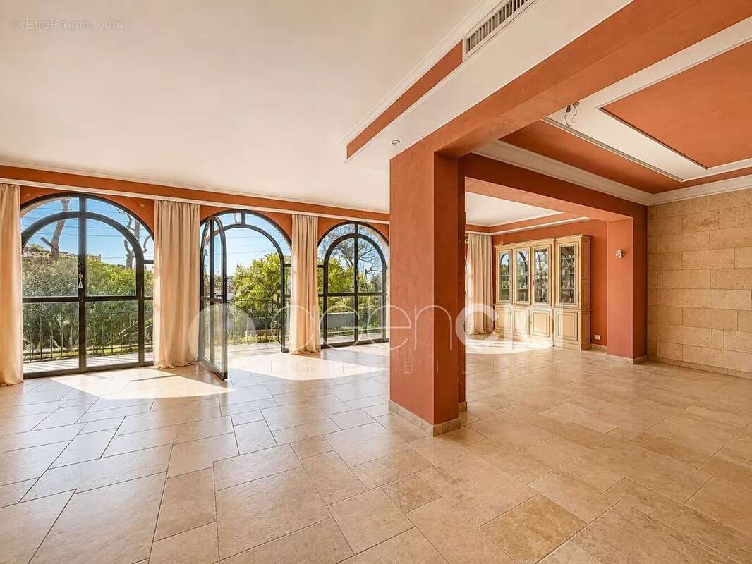 Maison à MOUGINS