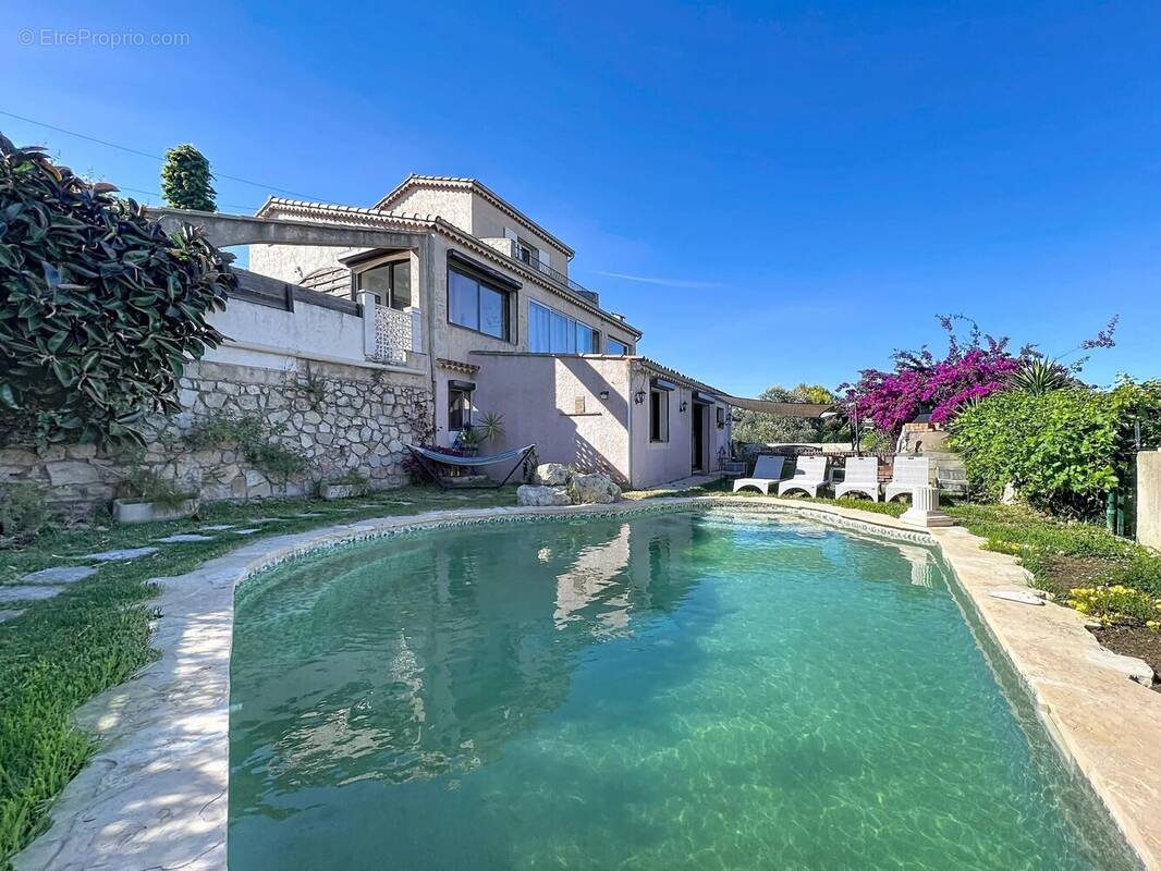 Appartement à VALLAURIS