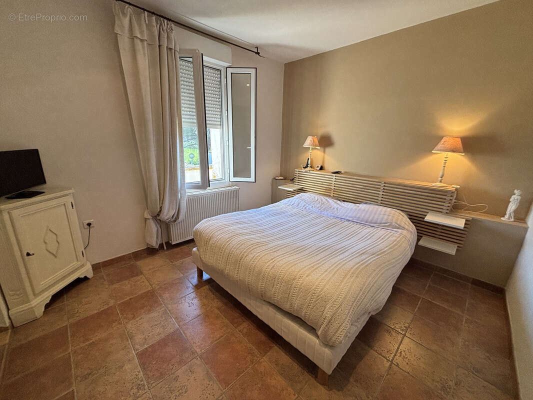 Superbe maison T5 de 162 m2 sur une parcelle de 3 hectares - photo 6