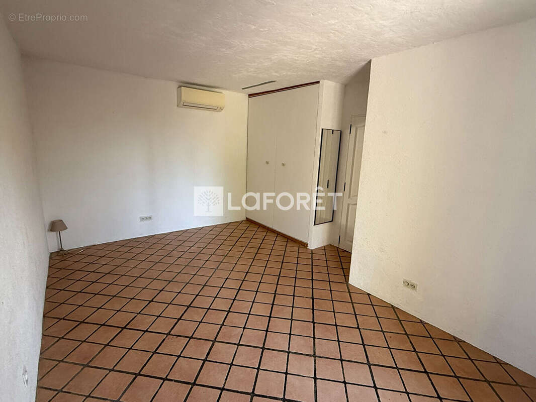 Maison Saint-Cézaire-sur-Siagne 5 pièce(s) 142 m² sur un terrain planté de 22 oliviers - photo 10