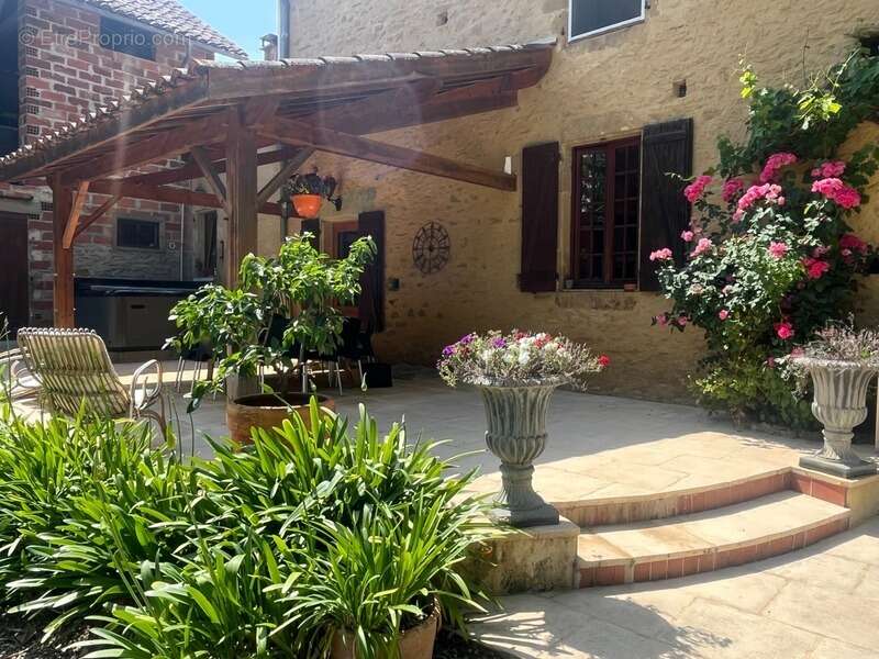 PLAISANCE (32): SANS TRAVAUX, MAISON XVIIIs restaurée avec élégance SUR 240M2 habitables, 6600m2 de jardin,géothermie,  puits, g - photo 7