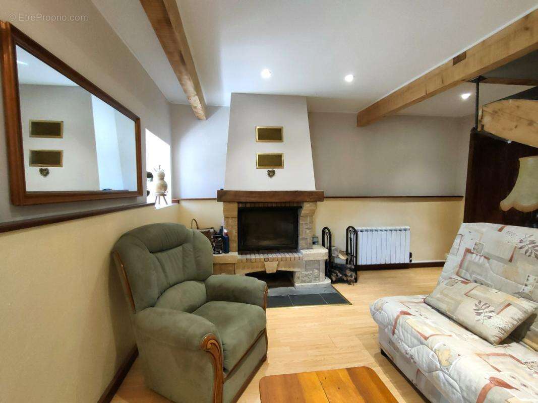 Maison à VILLIEU-LOYES-MOLLON