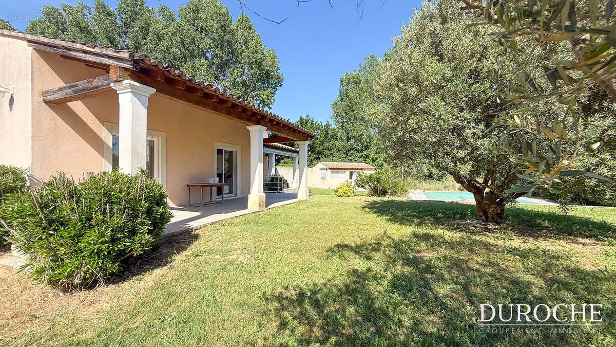 Piolenc, proche Uchaux, Maison de plain-pied avec dépendance et piscine sur 2500m2 de terrain - photo 10