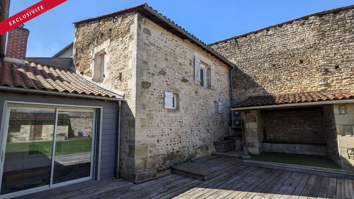 Maison à CHARROUX