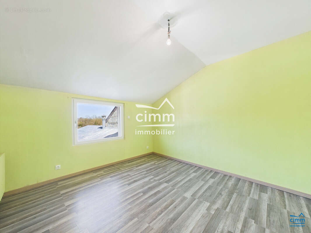 Maison à LONGUE-JUMELLES