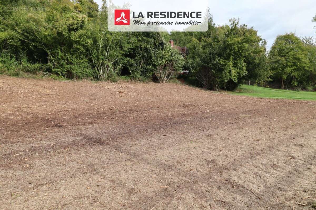 Terrain à MONTREUIL-SUR-EPTE