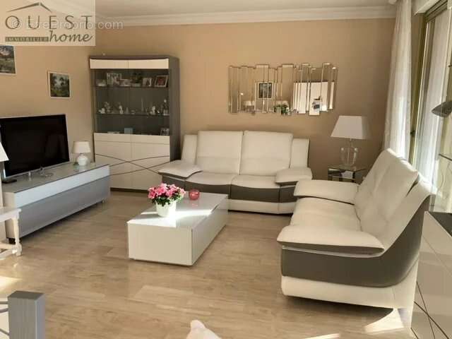 Appartement à CHARBONNIERES-LES-BAINS