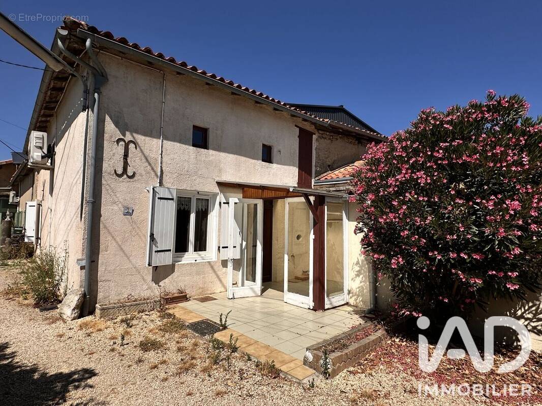 Photo 1 - Maison à GENOUILLE