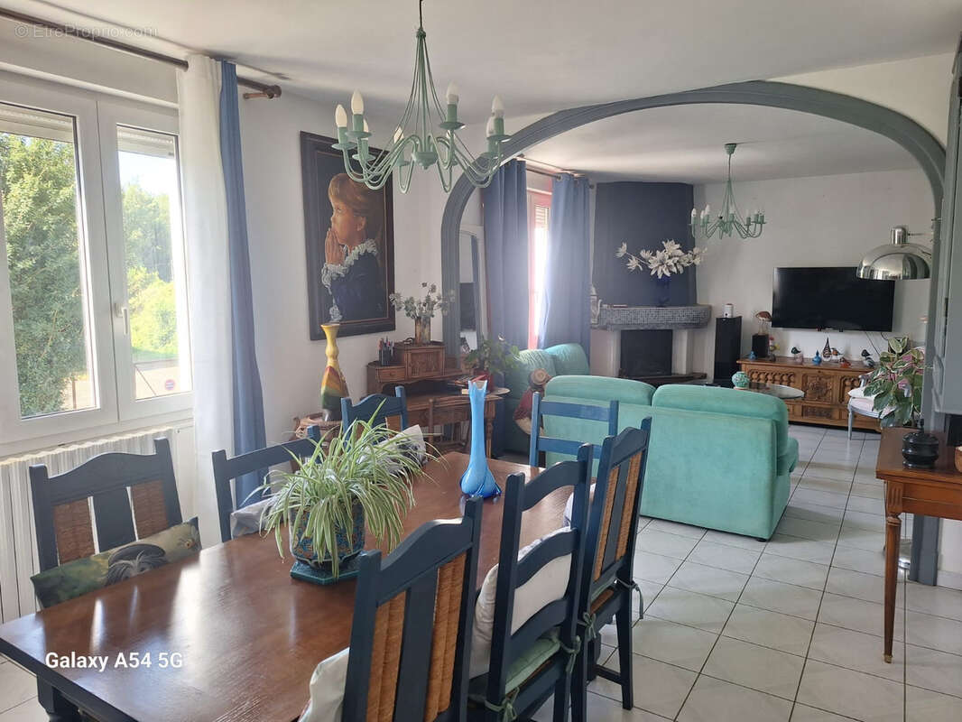 Authentique longère avec jardin, dépendance et 4 chambres   Au cœur de Sauveterre-la-Lémance - photo 4