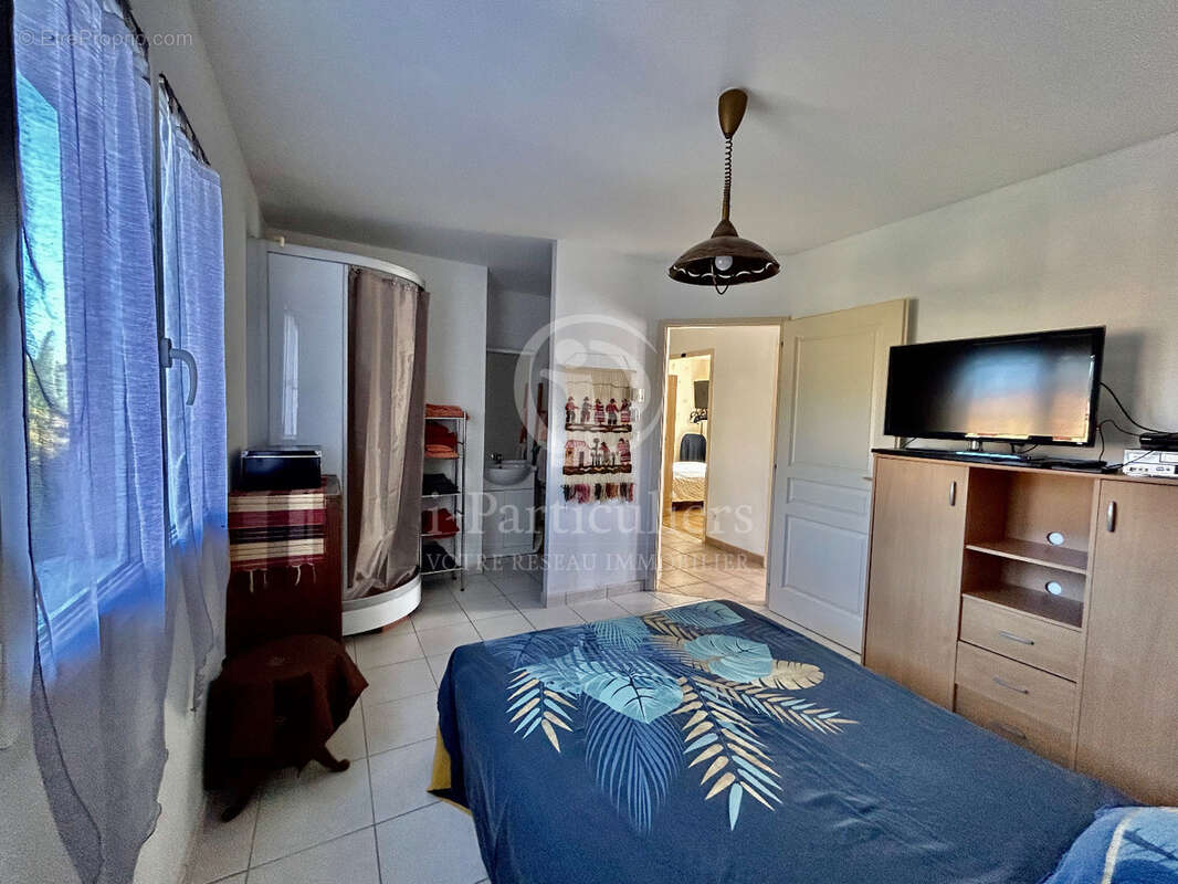 Maison provencale 112 m2. 3 chambres. garages . piscine. sur 1225 m2 terrain clos amenage. - photo 5