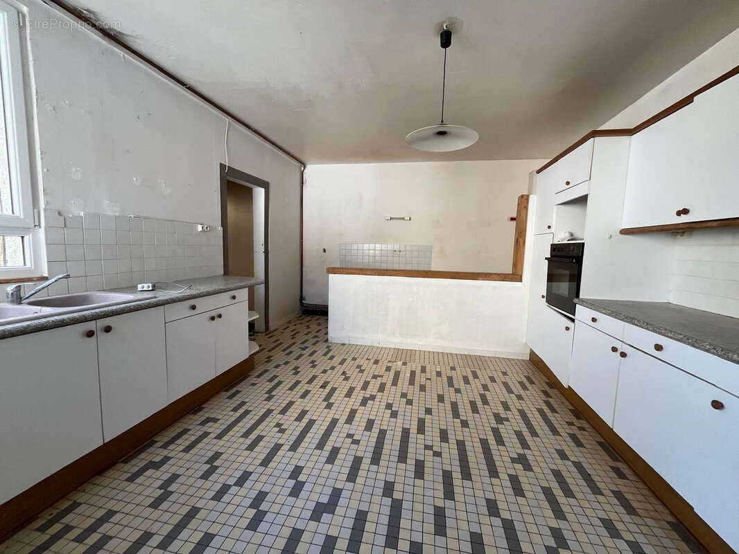 Appartement à LE MELE-SUR-SARTHE