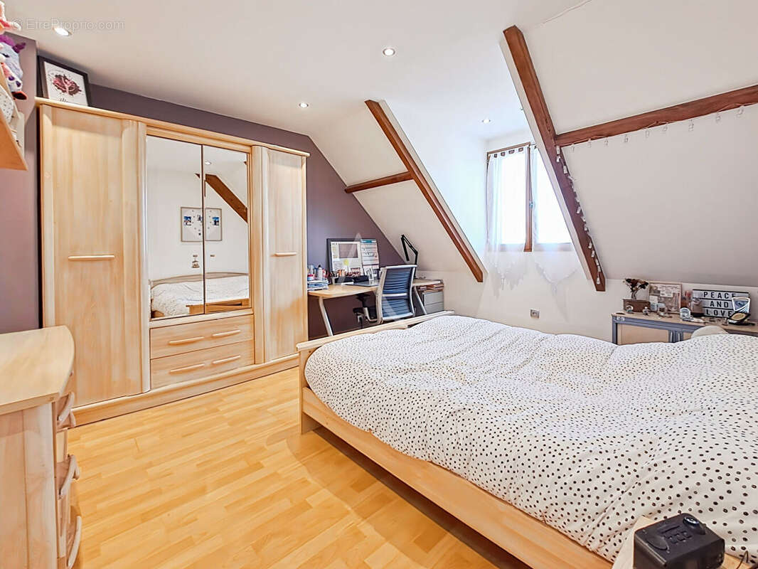 Maison de Caractère sur un Magnifique Terrain Arboré de plus de 4 000 m² - photo 9